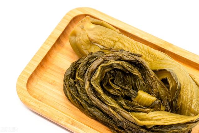 腌制的酸菜可以放冰箱冷冻吗，腌制的酸菜可以放冰箱冷冻吗多久