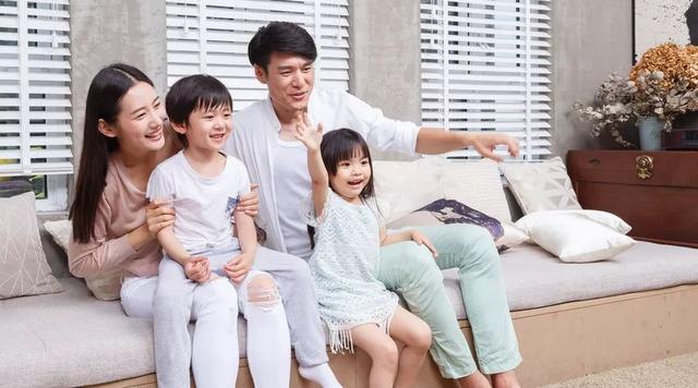 如何与父母沟通英语作文80词带翻译，如何与父母沟通英语作文80字