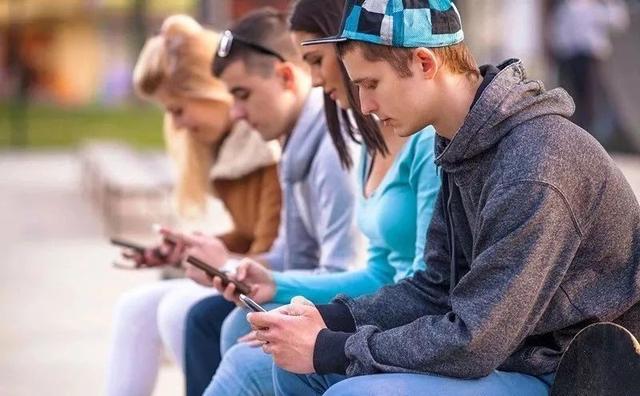 如何与父母沟通英语作文80词带翻译，如何与父母沟通英语作文80字