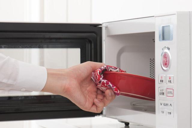 微波炉里面可以放什么容器加热，微波炉里面可以放什么容器加热食物