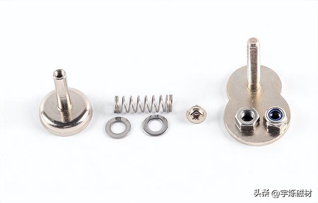 纯黑色能吸磁铁的是什么石头，黑色石头吸铁石能吸住