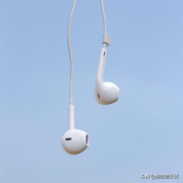 抖音一个女的翻唱很火的歌老男孩,抖音一个女的翻唱很火的歌老男孩是谁