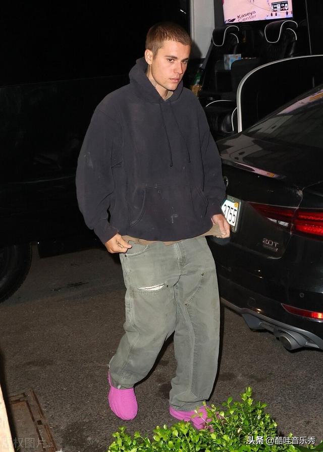 抖音一个女的翻唱很火的歌老男孩,抖音一个女的翻唱很火的歌老男孩是谁